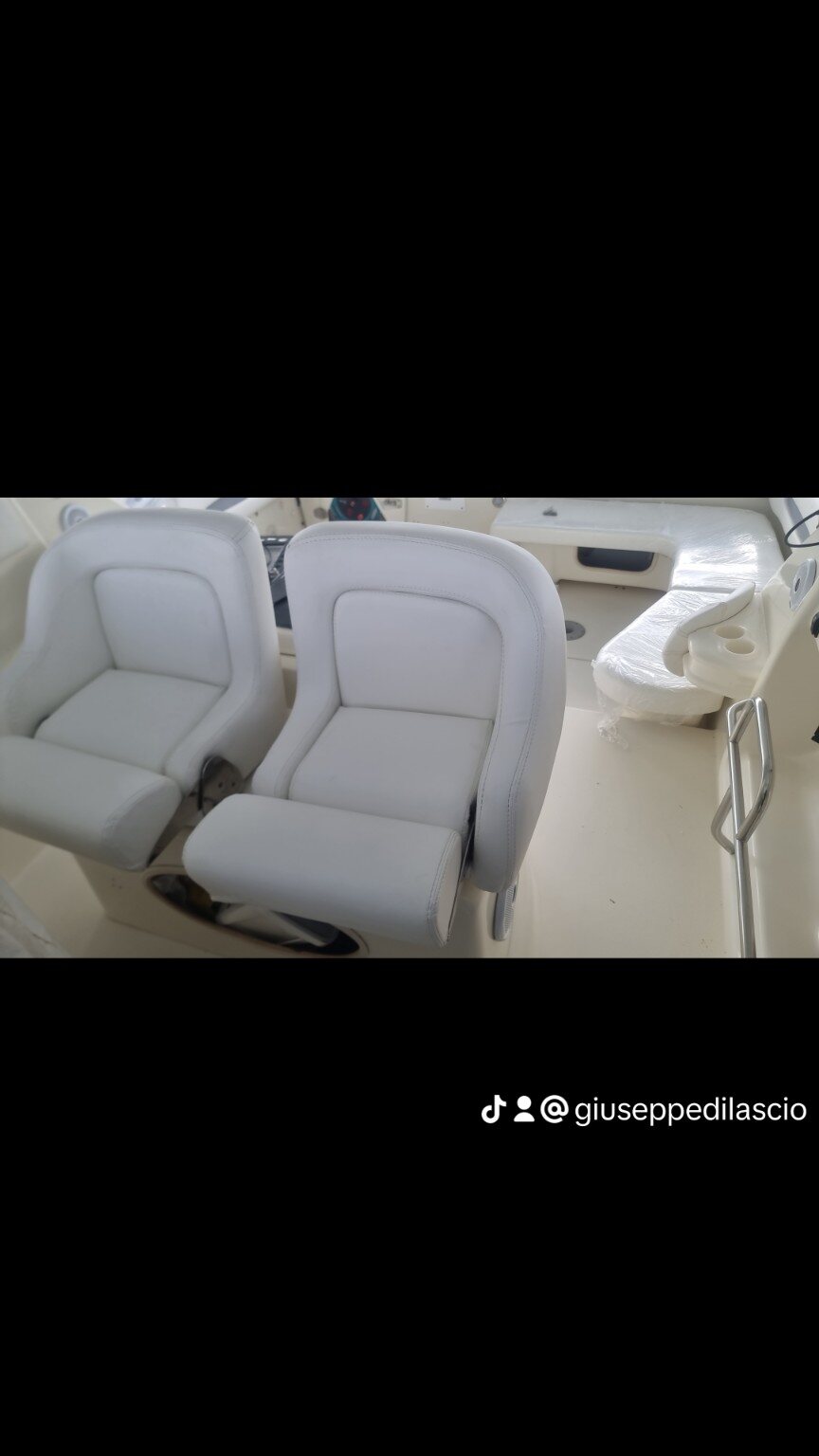 Lavoro di cuscineria nautica su misura 23