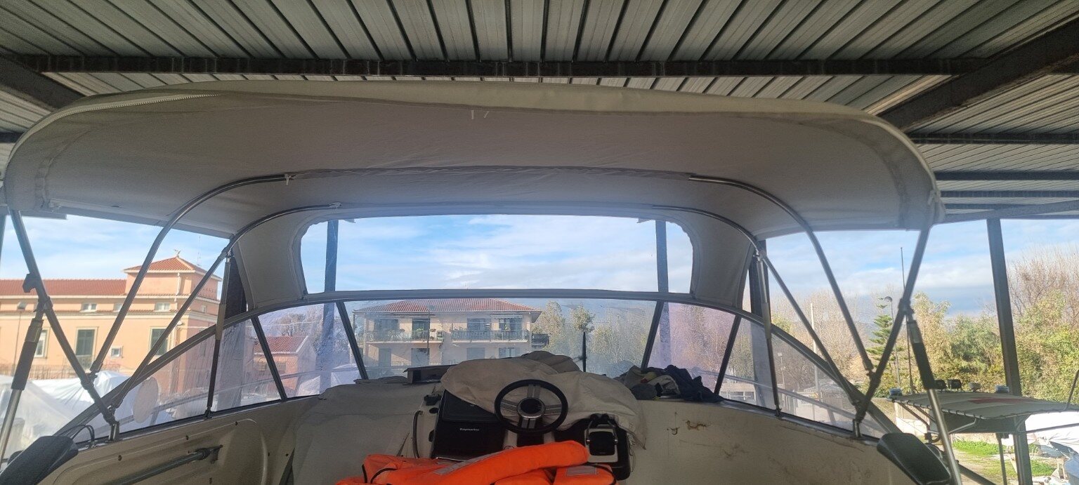 Tendalino nautico con chiusure trasparenti